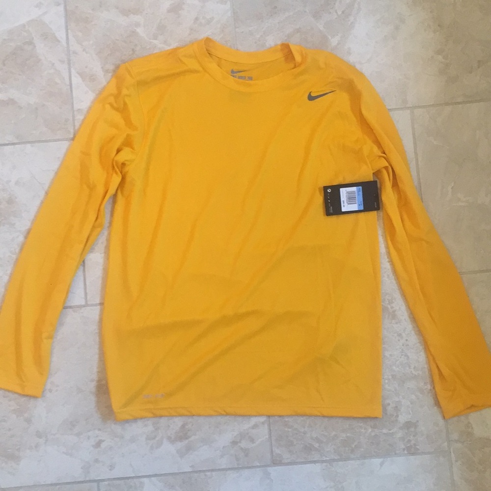 Nike Athletic Cut Tee dri-fit men’s M